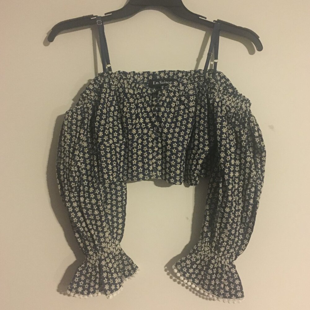 En Saison Embroidered Crop Top w/ Sleeves Small NWT